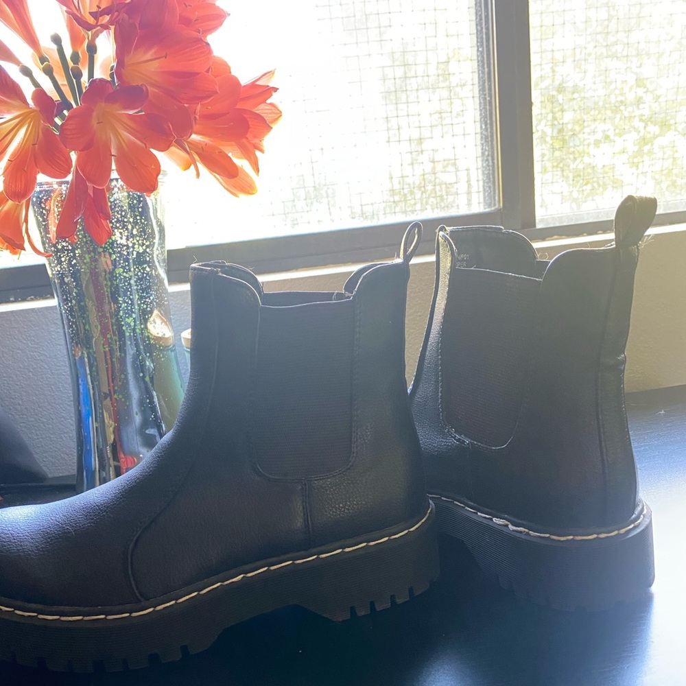 New boots size 8.5